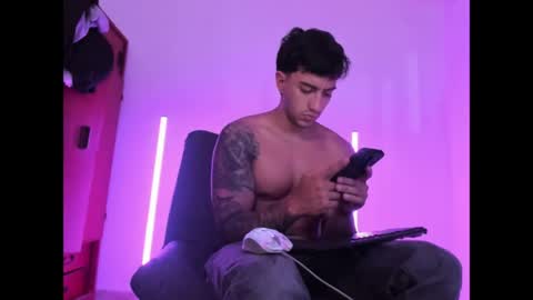 axel_hendrick online show from April 30, 5:23 am