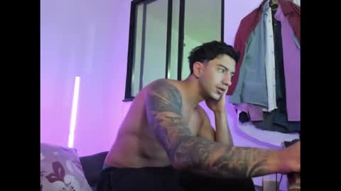 axel_hendrick online show from May 5, 3:46 am
