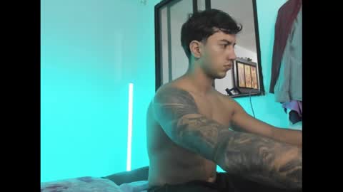 axel_hendrick online show from May 13, 2:10 am