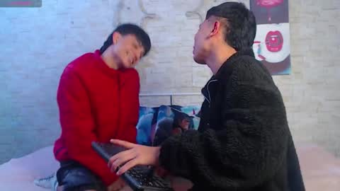 axel_milo_and_kairo online show from March 2, 7:09 pm