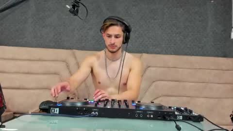 Axel  online show from April 29, 2:38 am