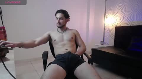 Axel  online show from May 22, 1:18 pm
