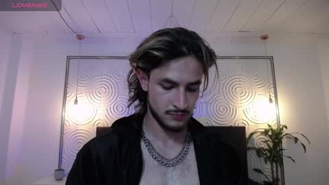 Axel  online show from May 2, 9:09 pm
