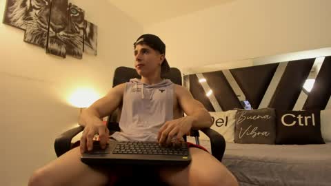 axelmartinezz online show from April 23, 9:38 pm