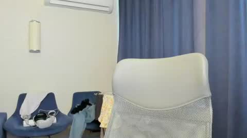 Axl online show from June 18, 1:55 am
