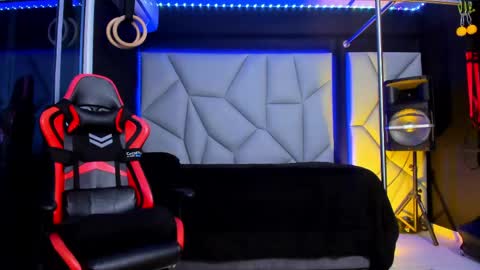 Ayden Miller online show from May 2, 7:14 am