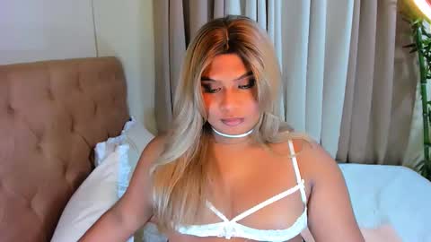 AYESHA online show from December 16, 1:28 pm