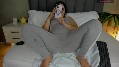 Alyda Jaramillo online show from July 6, 6:43 pm