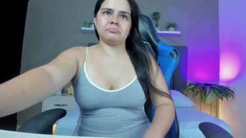 Alyda Jaramillo online show from July 2, 7:19 pm