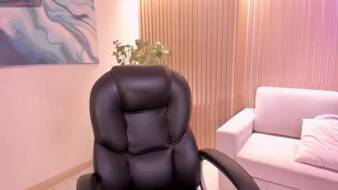 Snapshot of ayshelbrown chatting on October 6, 12:39 am Ayshel online show from October 6, 12:39 am