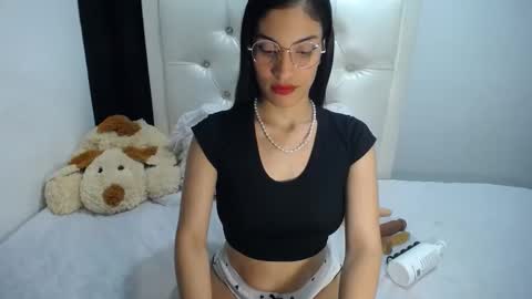 Snapshot of azahara_smith chatting on October 8, 6:52 am Smith online show from October 8, 6:52 am