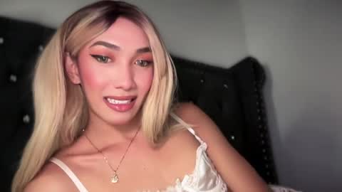 azalea_cum69 online show from May 23, 3:46 am