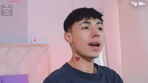 aziel_tay online show from October 20, 11:37 am