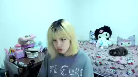 Snapshot of azu_moure chatting on September 26, 4:31 am Azu Moure online show from September 26, 4:31 am