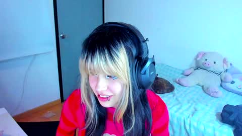 Snapshot of azu_moure chatting on January 23, 8:46 am Azu Moure online show from January 23, 8:46 am