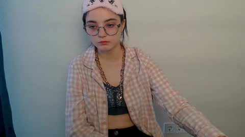 azumi_chan_ online show from March 18, 11:05 am