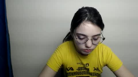 azumi_chan_ online show from February 17, 6:51 pm