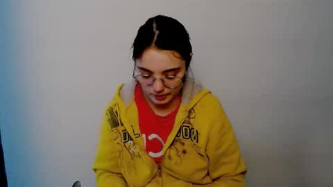 azumi_chan_ online show from January 16, 9:40 am