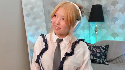 Mimi online show from April 23, 2:08 pm