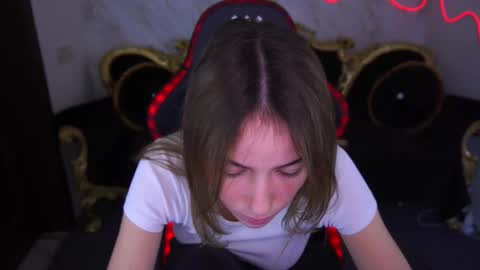 Snapshot of babe_dollie chatting on February 26, 10:38 am Babe online show from February 26, 10:38 am