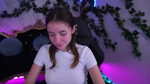 Snapshot of babe_dollie chatting on October 9, 7:47 am Babe online show from October 9, 7:47 am