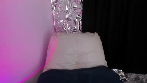 Queen B online show from October 5, 9:11 pm