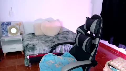 babenik_777 online show from November 8, 4:37 am