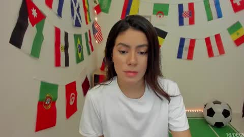 itzell  online show from June 16, 8:46 pm