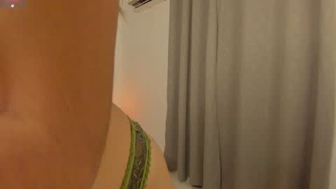 itzell  online show from December 30, 12:43 am