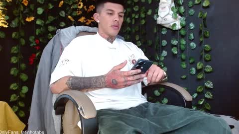Snapshot of baby_gio chatting on December 30, 3:12 pm OF GxoXabs online show from December 30, 3:12 pm