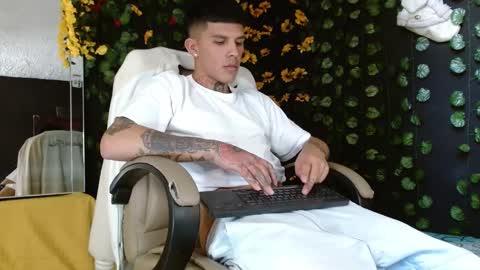 Snapshot of baby_gio chatting on December 17, 3:38 pm OF GxoXabs online show from December 17, 3:38 pm