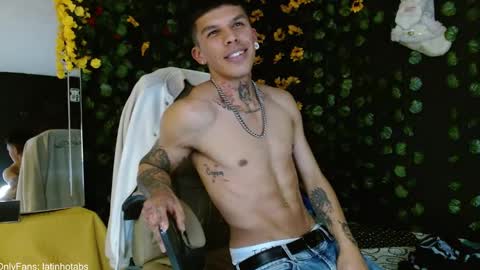 Snapshot of baby_gio chatting on December 20, 3:25 am OF GxoXabs online show from December 20, 3:25 am