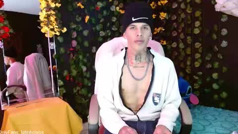 Snapshot of baby_gio chatting on December 24, 1:28 pm OF GxoXabs online show from December 24, 1:28 pm