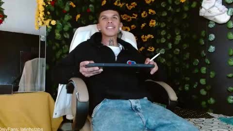 Snapshot of baby_gio chatting on December 19, 9:16 pm OF GxoXabs online show from December 19, 9:16 pm