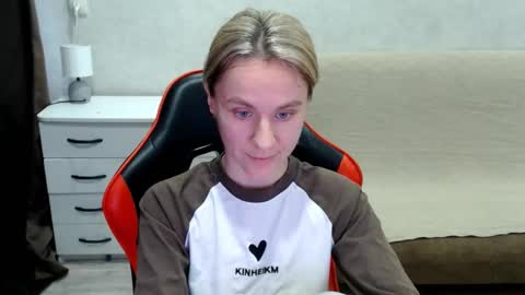 Snapshot of baby_kitte chatting on October 20, 12:43 pm baby_kitte online show from October 20, 12:43 pm