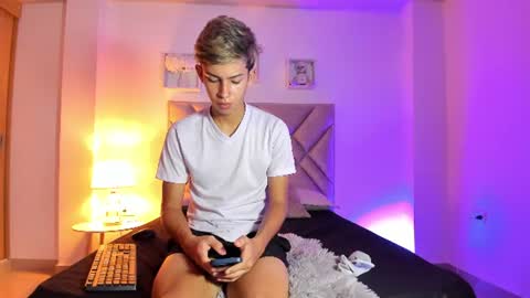 baby_noaht online show from June 30, 1:10 pm