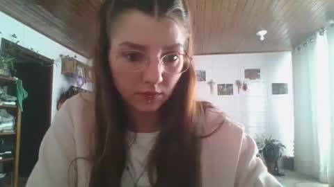 Snapshot of babydemon6 chatting on October 20, 2:33 pm babydemon6 online show from October 20, 2:33 pm