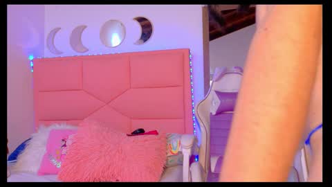 mia online show from December 3, 8:20 pm