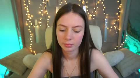 Lady Vi online show from May 4, 2:01 pm