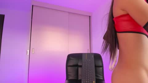 Snapshot of babymiaa__ chatting on October 21, 10:13 pm online show from October 21, 10:13 pm