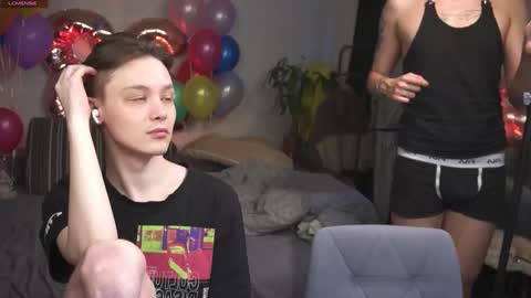 badtwinkboys online show from March 15, 7:13 am