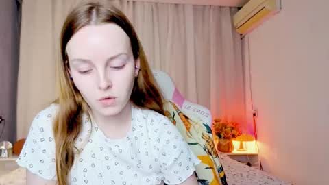 Snapshot of bae_cake__ chatting on October 25, 7:25 pm Alice online show from October 25, 7:25 pm