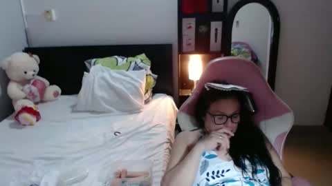 Snapshot of bailarina_atrevida chatting on October 19, 2:05 am sandra online show from October 19, 2:05 am