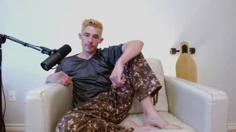 bananacurvesleft online show from July 3, 11:20 pm