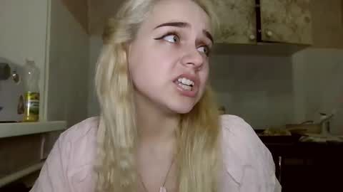 barbie___girl online show from March 18, 6:47 pm