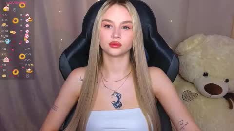 Snapshot of barbieee_doll chatting on September 17, 12:52 pm Eva online show from September 17, 12:52 pm
