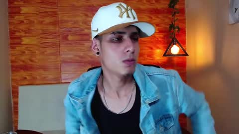 Snapshot of bastiaan_28 chatting on February 19, 9:17 am Bastian online show from February 19, 9:17 am