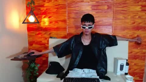 Snapshot of bastiaan_28 chatting on March 11, 2:42 am Bastian online show from March 11, 2:42 am