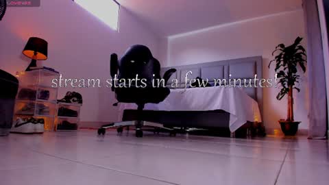 Bastian Independent Model online show from August 7, 9:13 pm