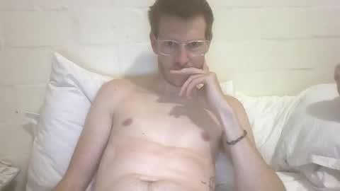 battyb1 online show from November 9, 8:11 pm